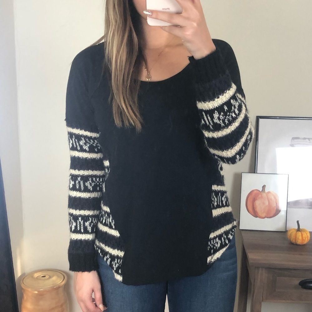 Full Tilt Black and Blue Sweater Pullover